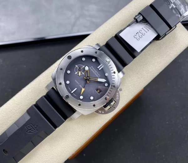 VS공장 파네라이 루미노르 섭머저블 네이비 씰 GMT 42mm PAM01323