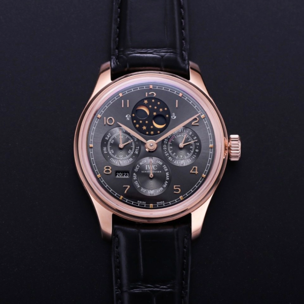 V9공장 IWC 포르투기저 퍼페츄얼 문페이즈 로즈골드 그레이 다이얼 레더 스트랩 41mm IW503404