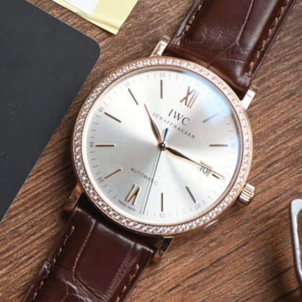 V7공장 IWC 포르토피노 다이아베젤 로즈골드 화이트 다이얼 레더 스트랩 40mm IW356515