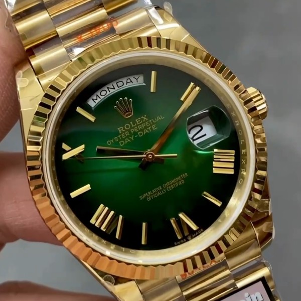 QF공장 롤렉스 데이데이트 그라데이션 그린 로만 다이얼 YG 금통 40mm V5(텅스텐 헤비 버전) 228238