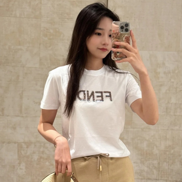 펜디 24SS 입체 로고 반팔 티셔츠