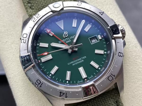 BLS공장 브라이틀링 어벤저 오토매틱 GMT 베스트 에디션 그린 다이얼 나일론 스트랩 44mm