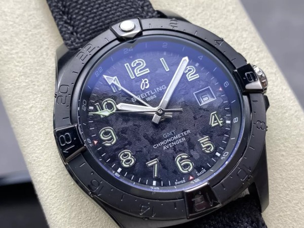 BLS공장 브라이틀링 어벤저 오토매틱 GMT 베스트 에디션 블렉 데일 다이얼 나일론 스트랩 44mm