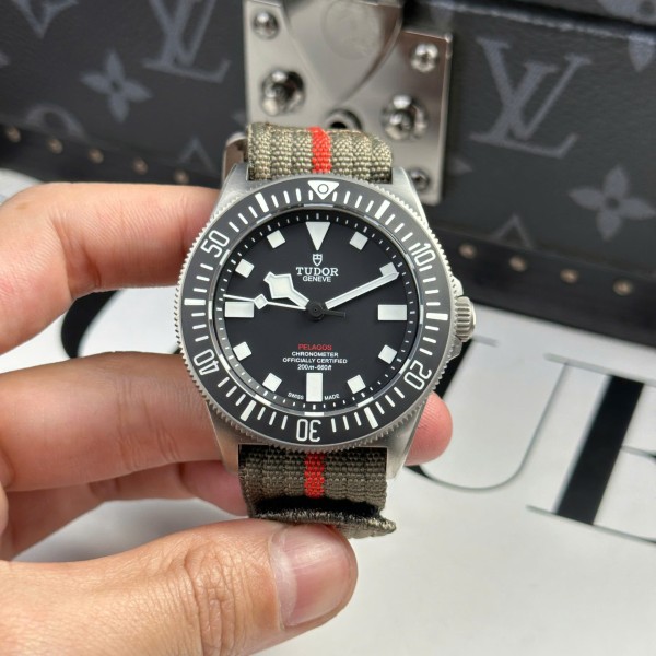 M+공장 튜더 펠라고스 FXD 티타늄 블랙 다이얼 42mm 25717N